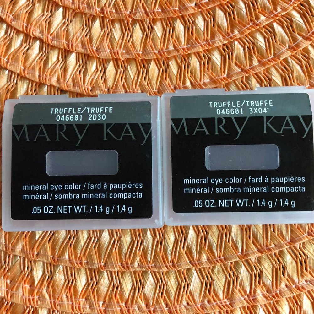 Mary Kay Truffle Discontinued eyeshadow